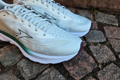 Mizuno Wave Skyrise 7