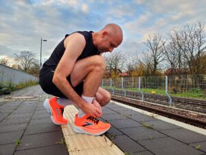 Brooks Hyperion Max 3 schnüren (c) Laufschuhkauf.de