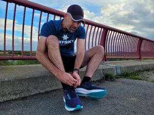 Mizuno Wave Rider 29 schnueren  (c) Laufschuhkauf.de