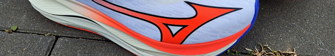 Titelbild Mizuno Wave Rebellion Flash 3 (c) Laufschuhkauf.de