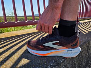 Brooks Glycerin 23 schnueren  (c) Laufschuhkauf.de