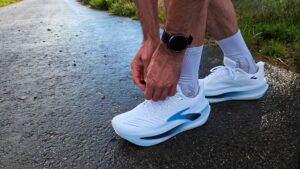 Brooks Glycerin Max 2 schnueren  (c) Laufschuhkauf.de