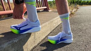 Mizuno Hyperwarp Pure schnueren  (c) Laufschuhkauf.de